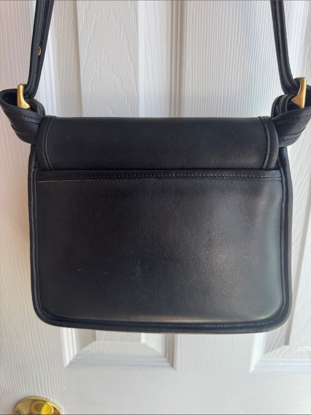 Vintage Coach 9061 Black Leather Shoulder Bag with Gold Hardware - Picture 3 of 4